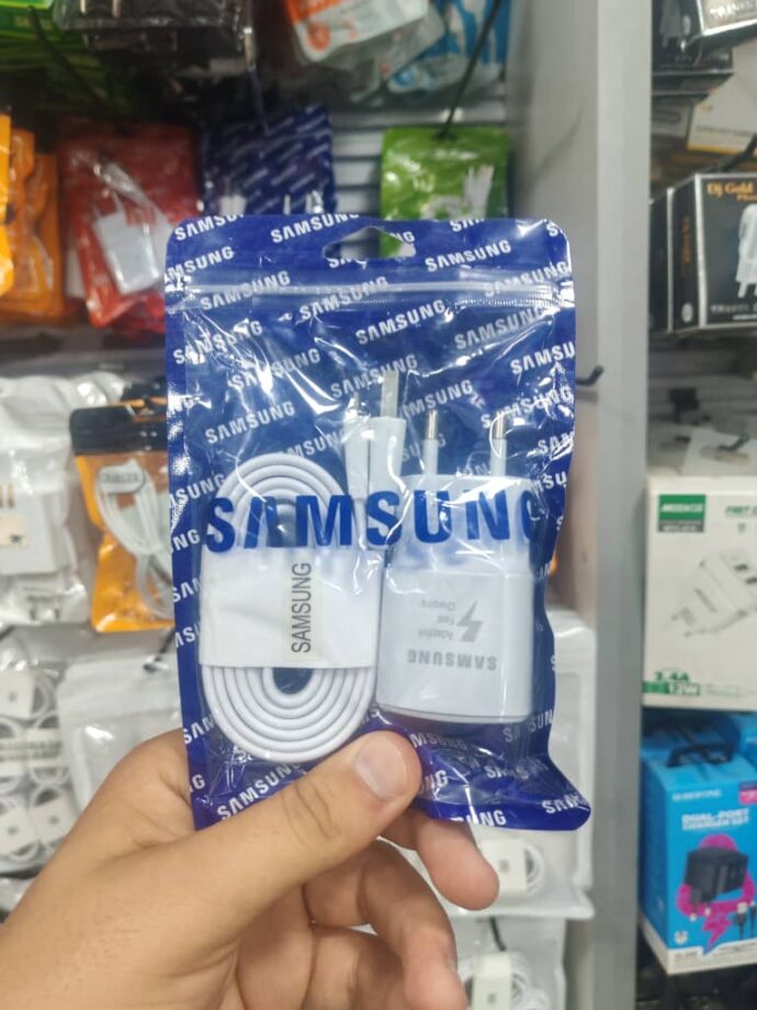 SAMSUNG CHARGER